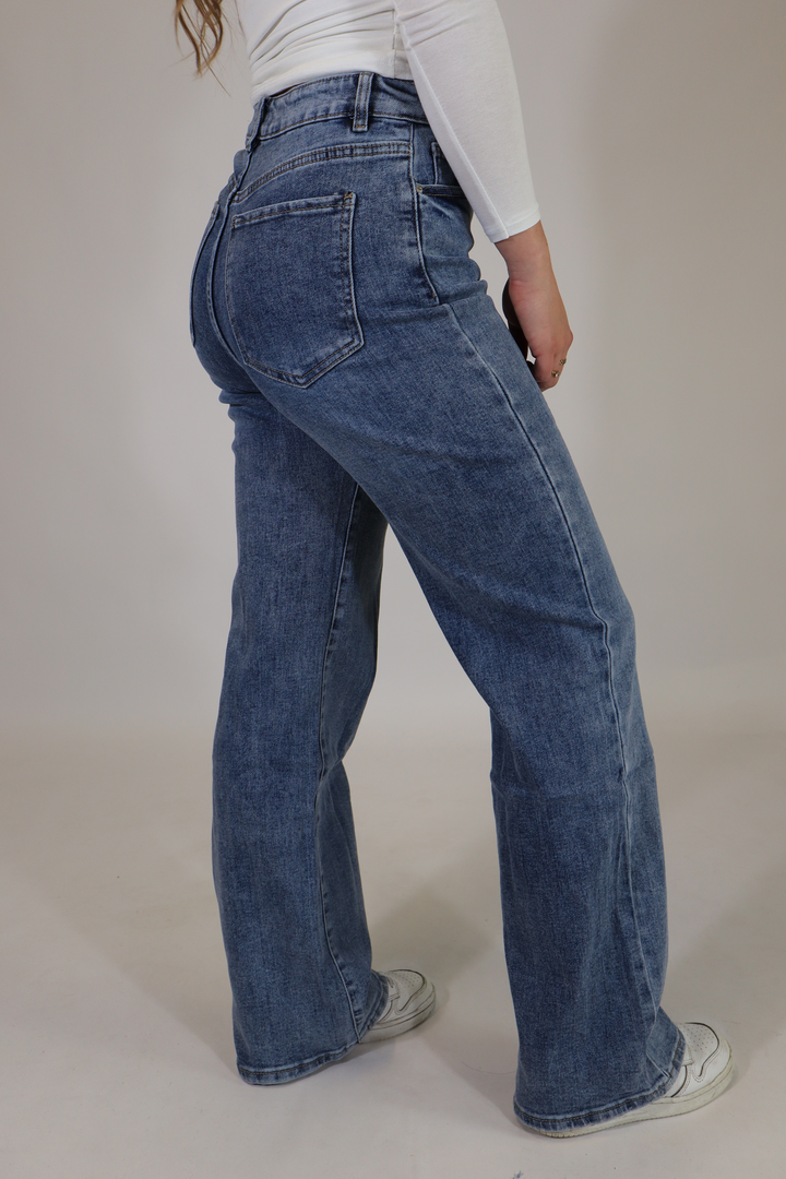 Lowie Straight Leg Jeans