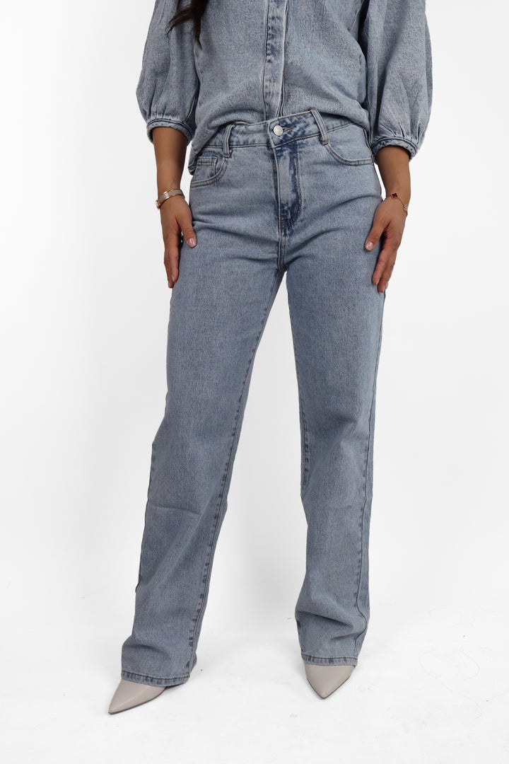 The Muse Straight Leg Jeans - Light Stretch
