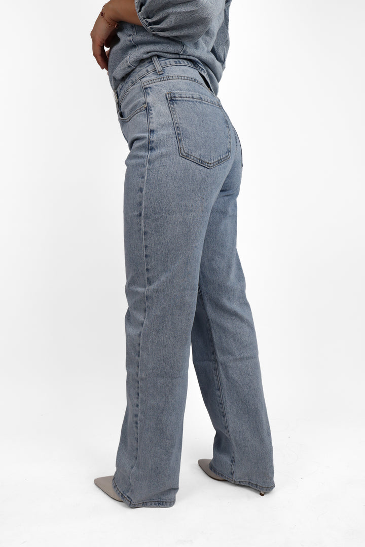 The Muse Straight Leg Jeans - Light Stretch