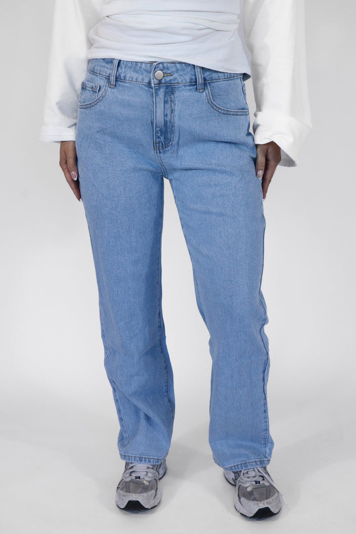 Daily PETITE Straight Leg Jeans - Stretch