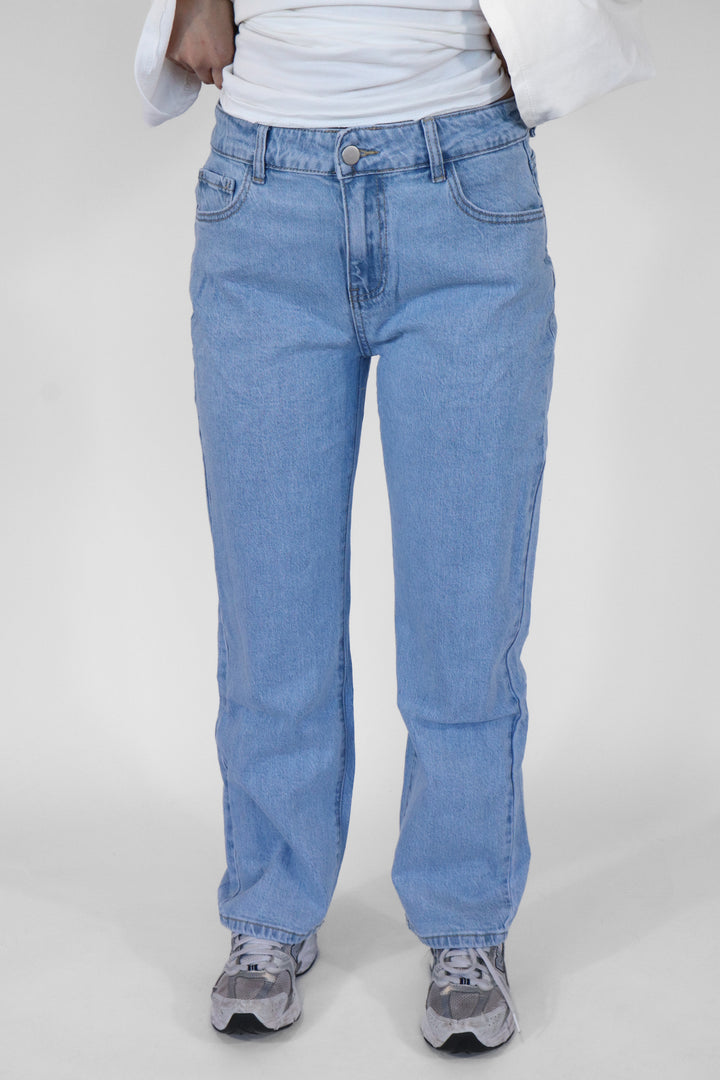 Daily PETITE Straight Leg Jeans - Stretch
